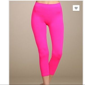 NEON PINK 2 PC CAPRI PANTS/TOP NWT